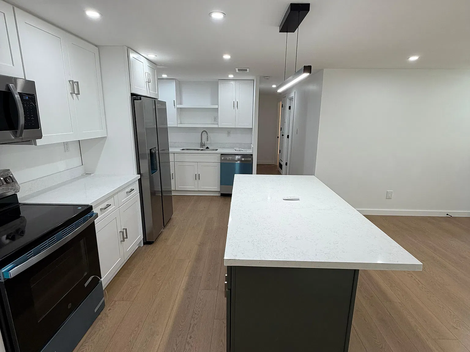 115 E Stacie Rd — Photo 2