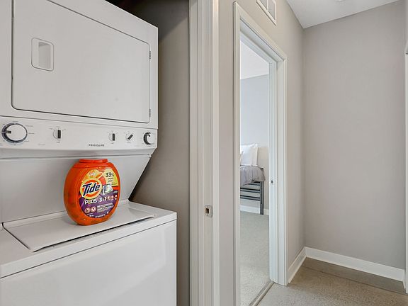 5th image of 815 9th Ave SE #521