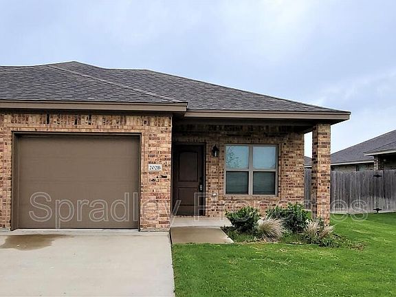2nd image of 202 Juniper Dr #B