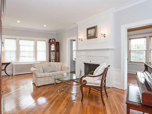 3rd image of 11 Fairmount Blvd