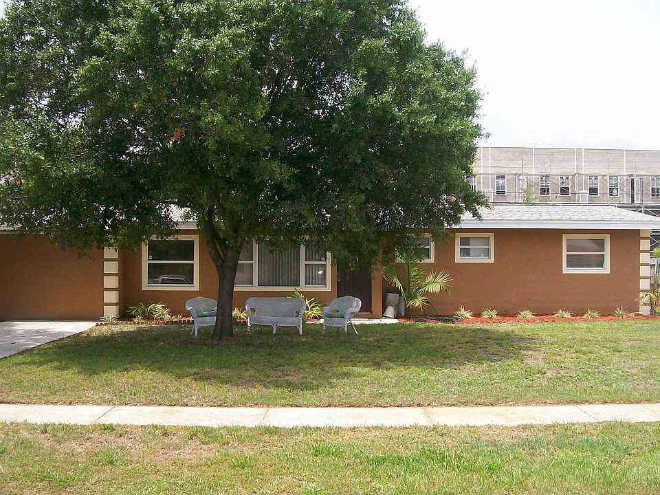 4423 W Wallace
