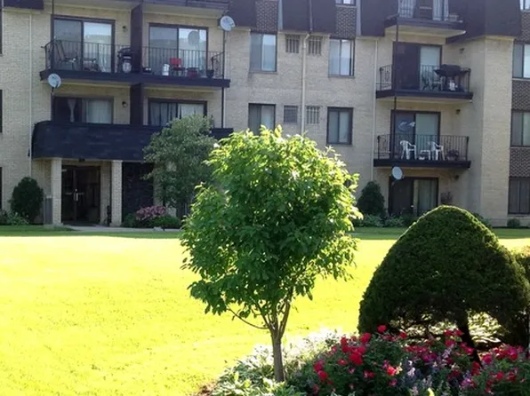 10735 5th Avenue Cut Off APT 304, Countryside, IL 60525