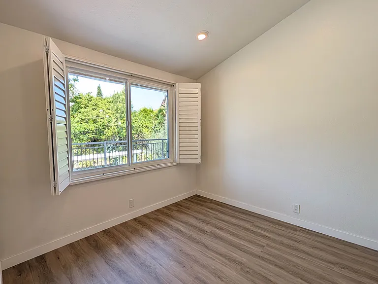 705 Lone Eagle Rd — Photo 23