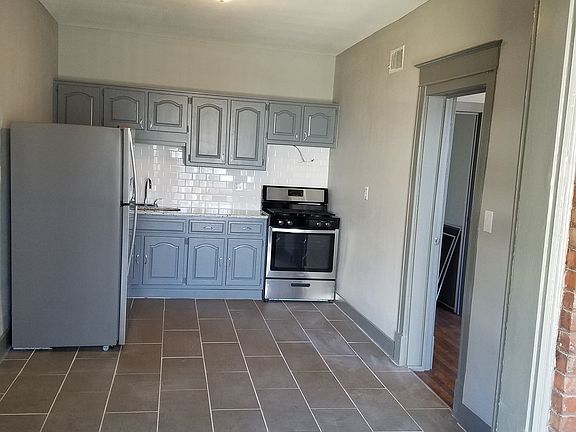 4th image of 3227 Central St APT 14
