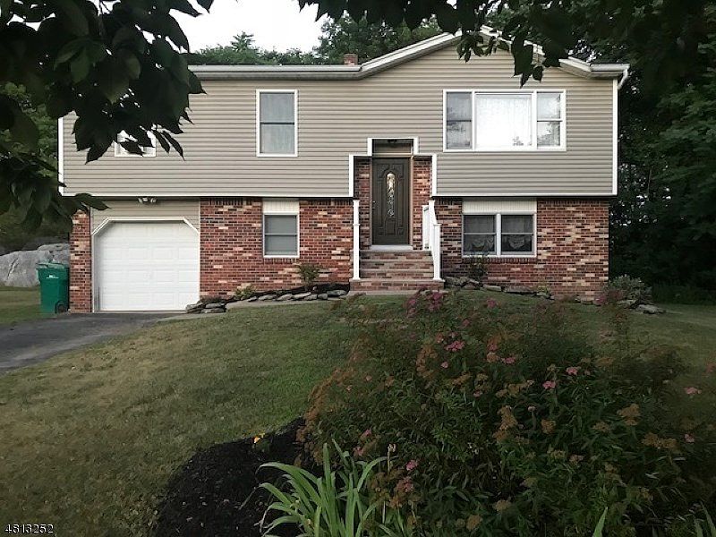 1st image of 6 Carol Dr