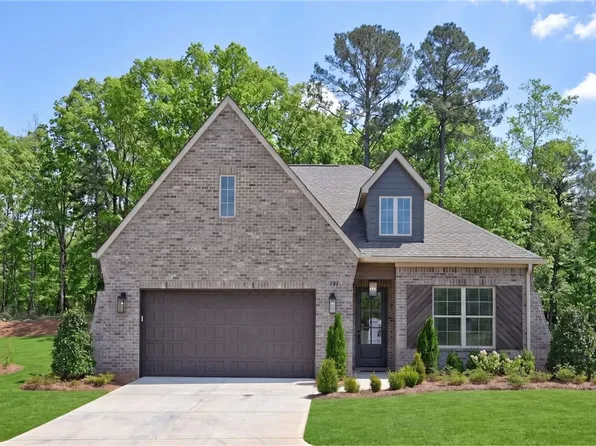 585 Windsor Dr, Opelika, AL 36801