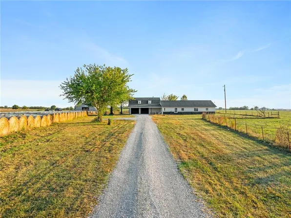 9393 NW State Route 52, Amoret, MO 64722