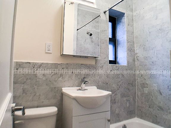 5th image of 33 W 63rd St APT 6C