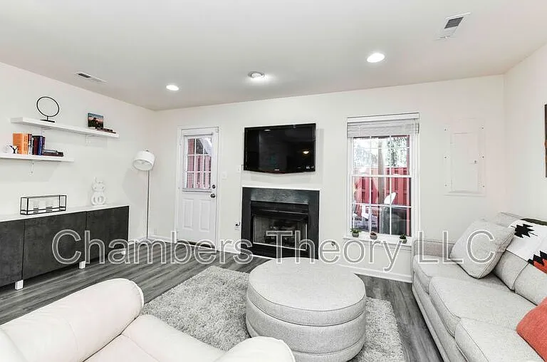 6955 Cromarty Dr — Photo 7