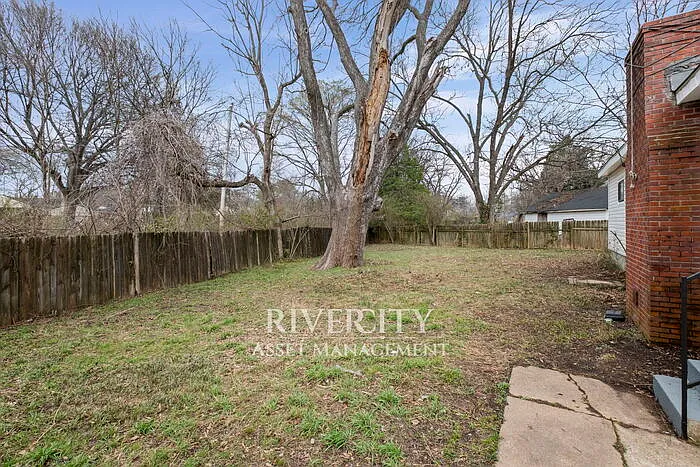 3 bed, 2.0 bath, 1732 sqft, $1,395 — Photo 3