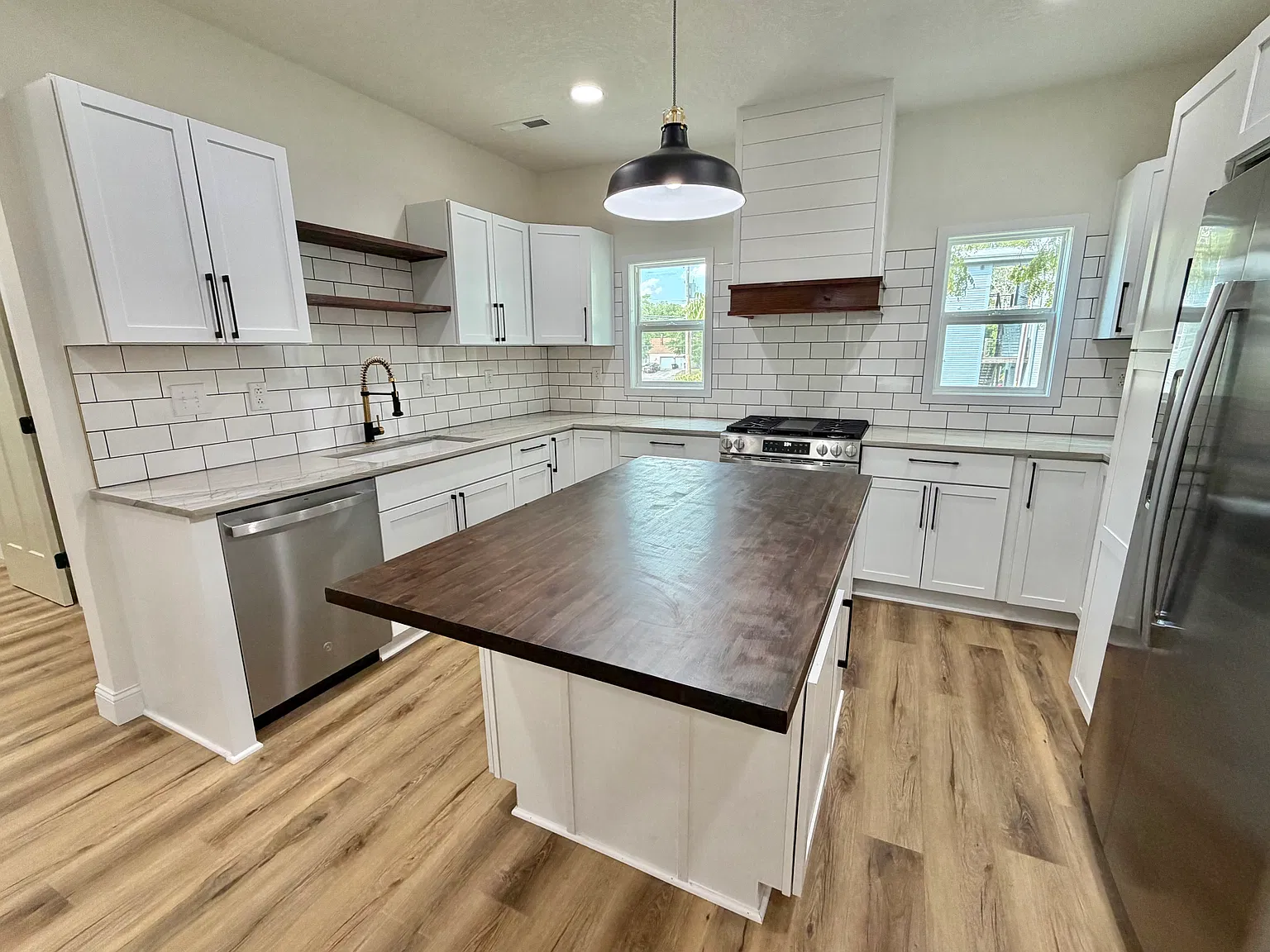 2 bed, 1054 sqft, $1,575 — Photo 2