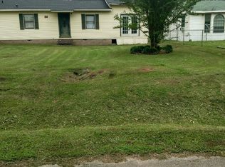 820 N Live Oak St, Carthage, TX 75633