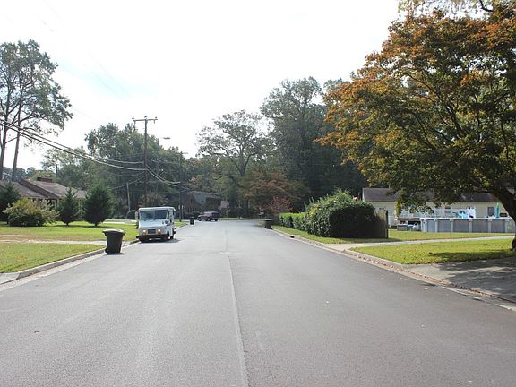 4th image of 207 Normandy Ln