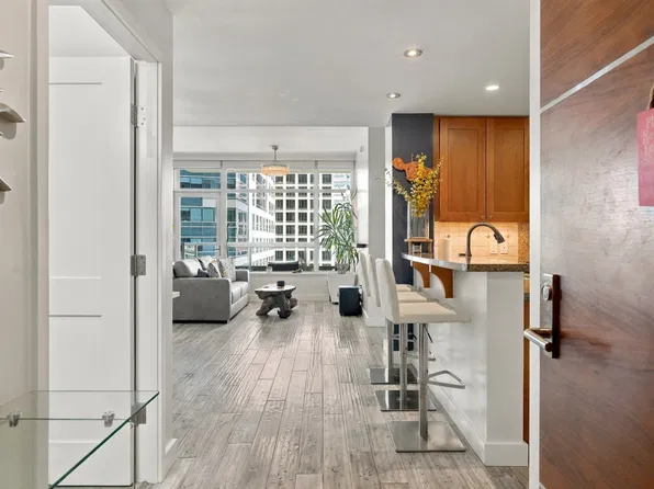 700 W East St Unit 1305, San Diego, CA 92101