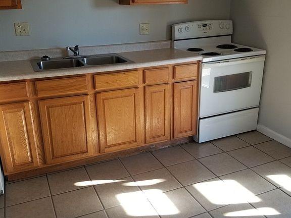 3rd image of 718 Demaret Dr #A