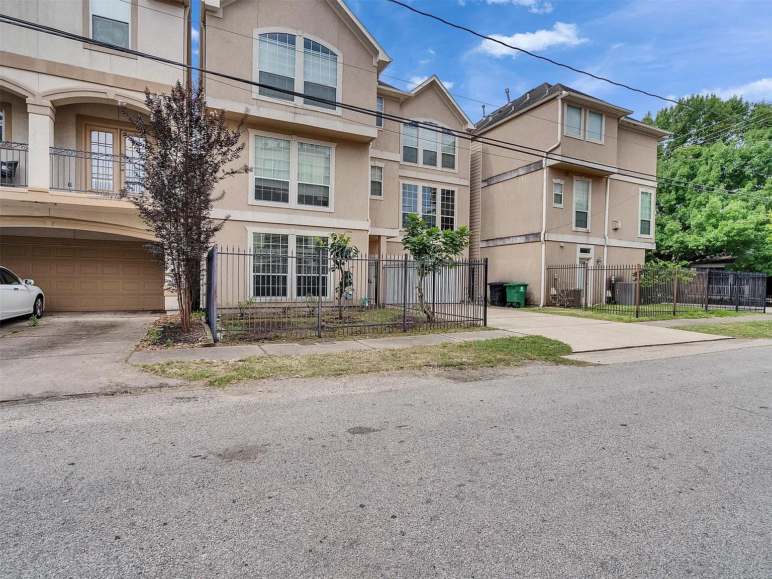 3 bed, 3.5 bath, 2617 sqft, $2,900 — Photo 3