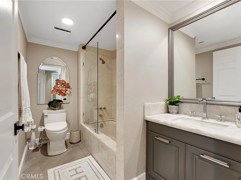 277 S Spalding Dr #201 — Photo 24