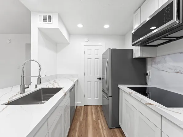 17331 Red Oak Dr, Houston, TX 77090