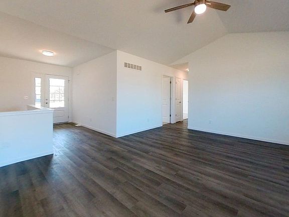 5th image of 549 Autumn Dr