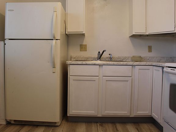 5th image of 303 E 3rd St