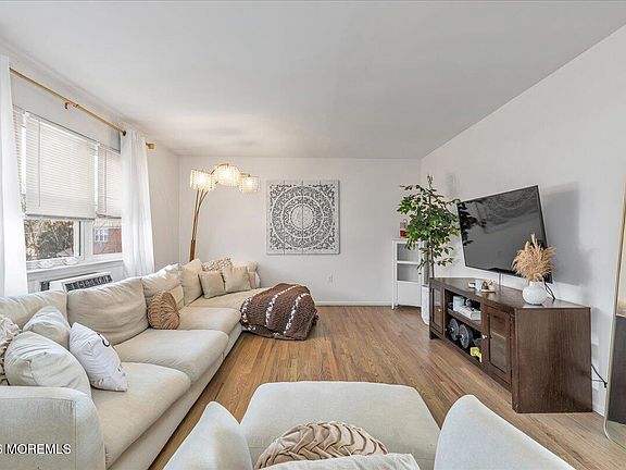 4th image of 910 South St APT 11