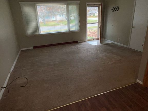 2nd image of 1822 Liberty Ln