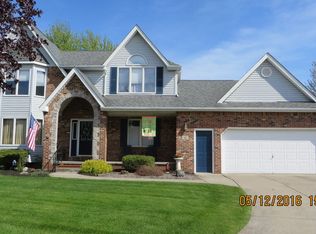 41 Black Spruce Ct, Amherst, NY 14228