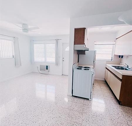3rd image of 932 S B St #4