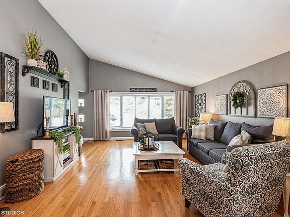 5th image of 4605 W 102nd St