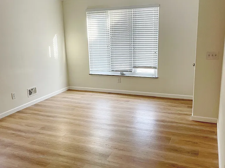 1922 W Bancroft St #1 — Photo 11