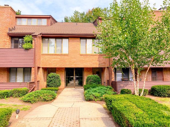 25 Stanley St APT B8