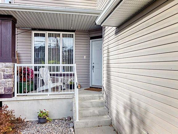 2nd image of 18 SE West Pointe Way