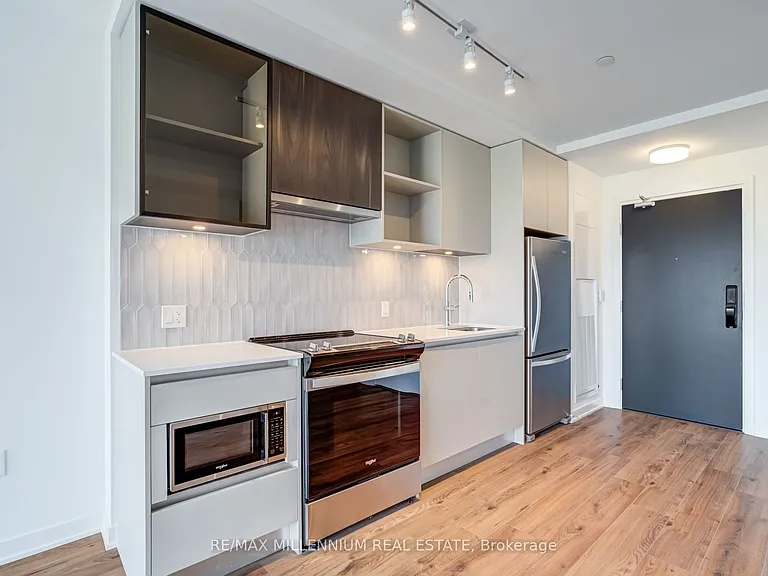 395 Dundas St W #531 — Photo 12