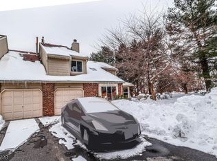 89 Cherrywood Dr, Somerset, NJ 08873