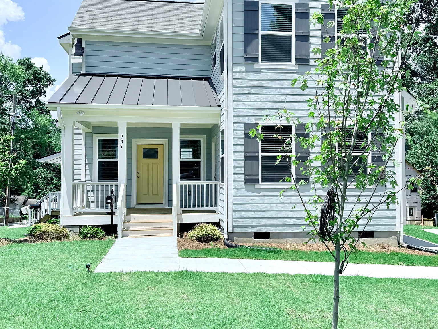 907 Linwood Ave — Photo 1