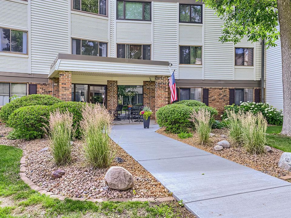 1st image of 10600 43rd Ave N APT 202