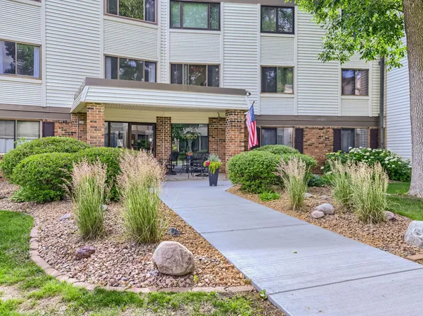10600 43rd Ave N APT 202, Plymouth, MN 55442