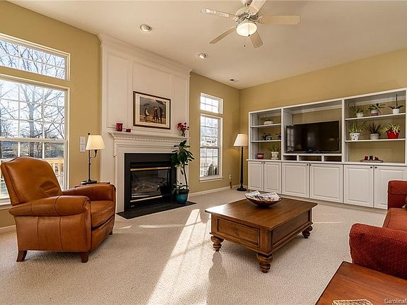 4th image of 216 Chandeleur Dr