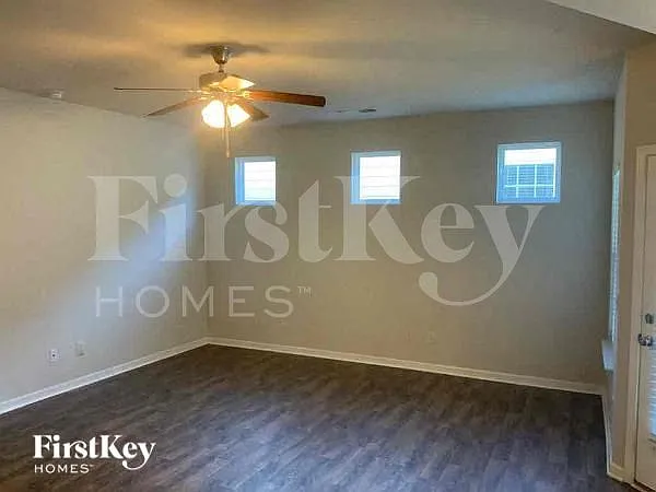 18 Samuel Way — Photo 6