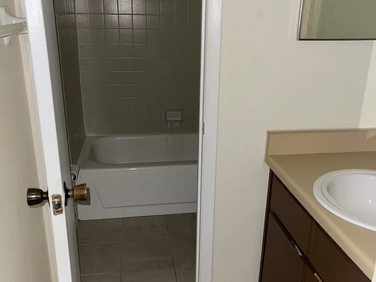 2508 SW 35th Pl #F36 — Photo 9