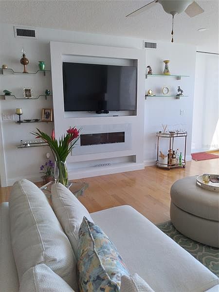 1st image of 1 Beach Dr SE Unit 1609