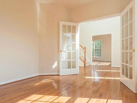 2nd image of 12502 Sherwood Forest Dr