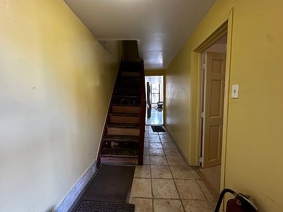 4th image of 328 39th St #1