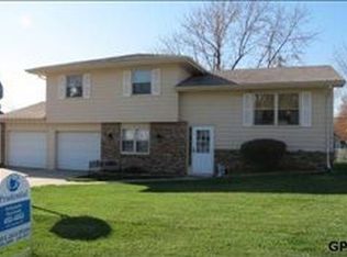 8408 S 49th St, Omaha, NE 68157