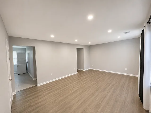 5 bed, 1190 sqft, $5,500 — Photo 2