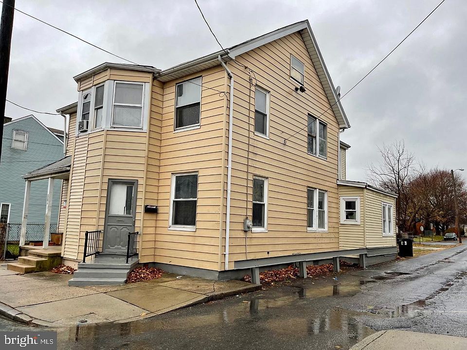 1st image of 1215 Willow St