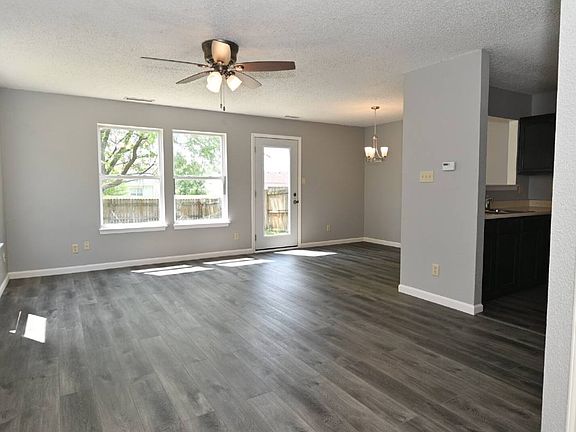4th image of 465 Overland Dr