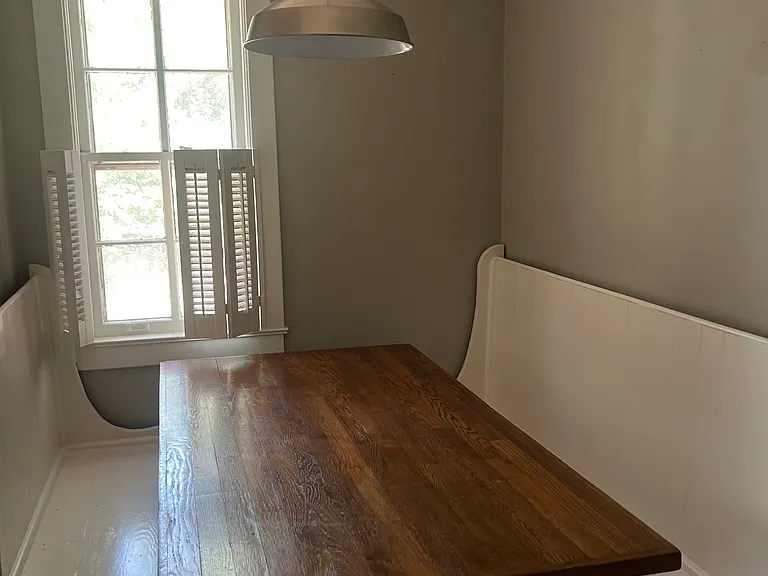 310 N East St — Photo 3