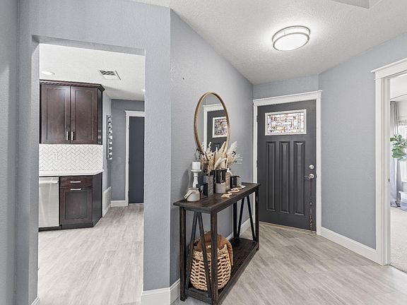 5th image of 212 Regency Circle