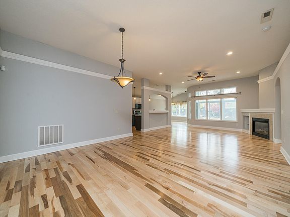 3rd image of 2756 Daphne Dr